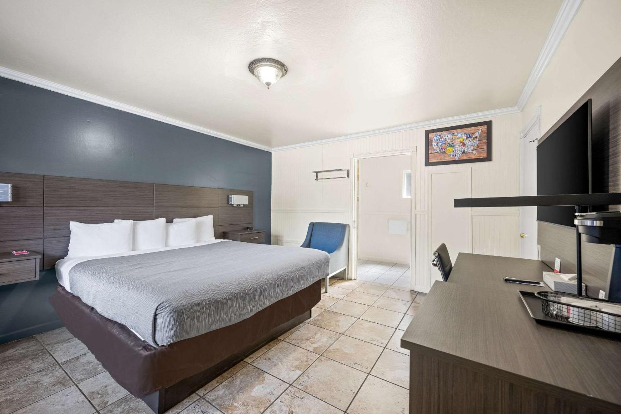 Econo & Heavenly Village Area Hotel