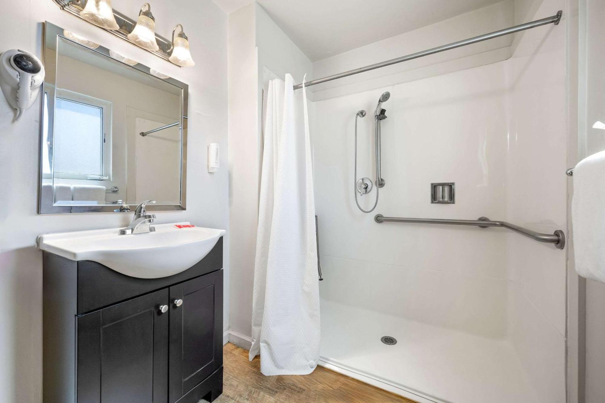 Econo & Heavenly Village Area * South Lake Tahoe