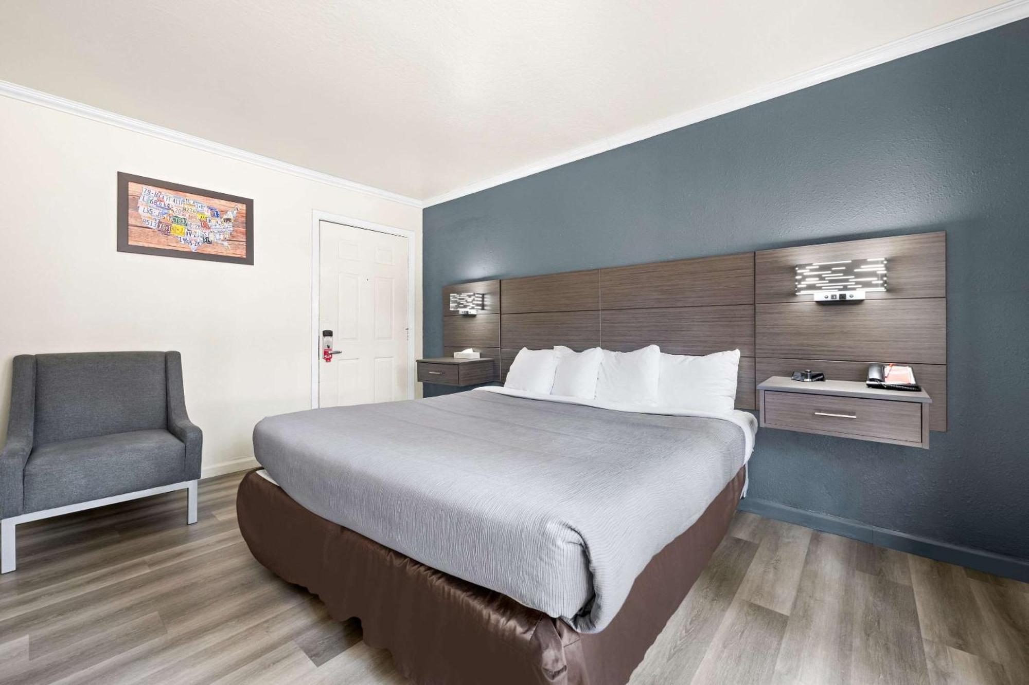 Hotel Econo & Heavenly Village Area