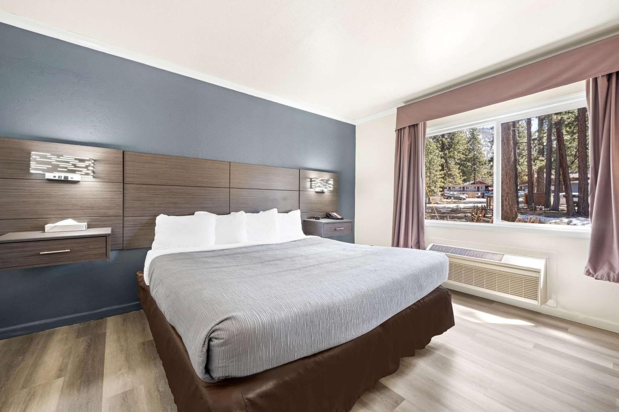 Hotel Econo & Heavenly Village Area