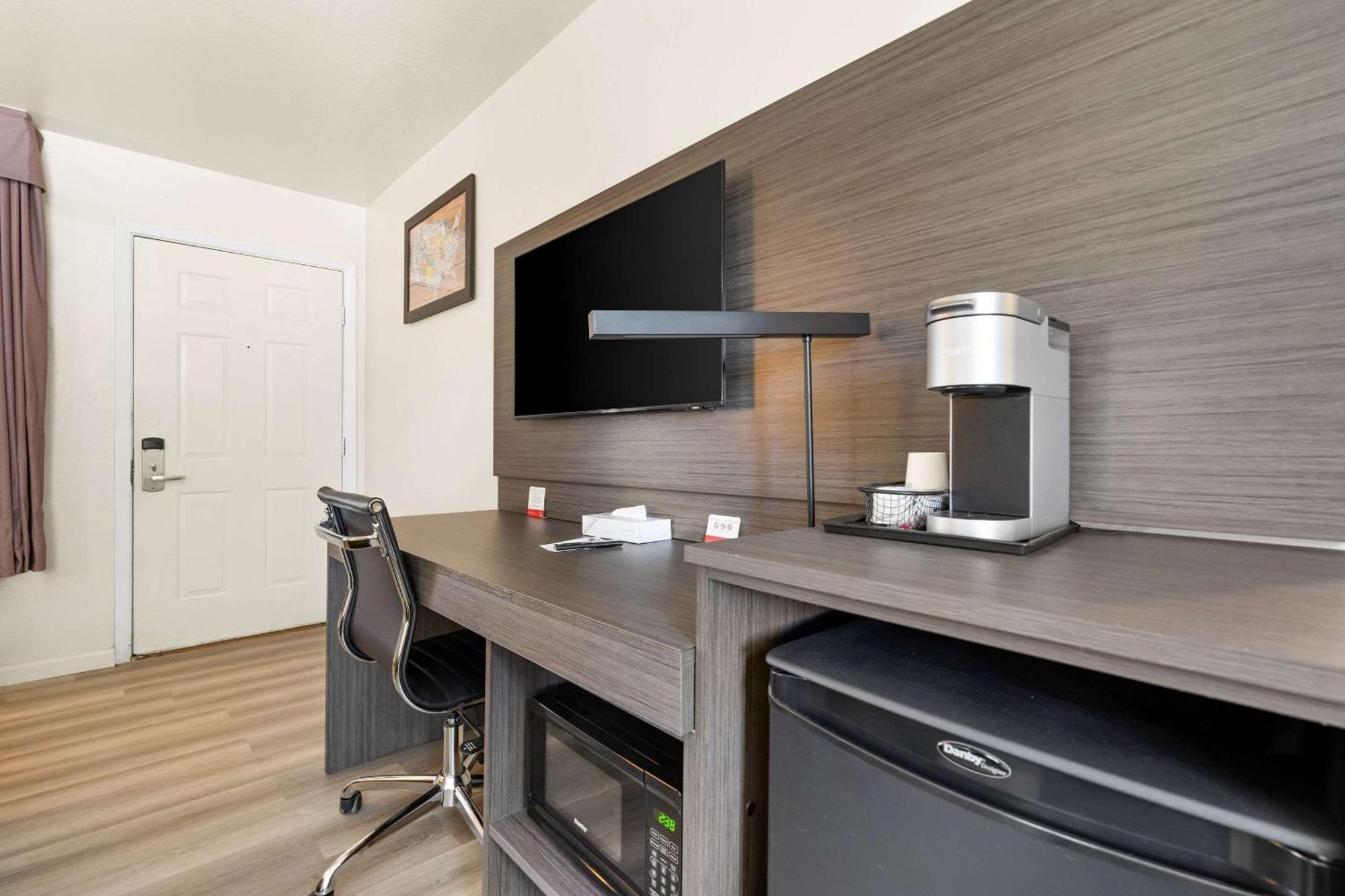 Hotel Econo & Heavenly Village Area *
