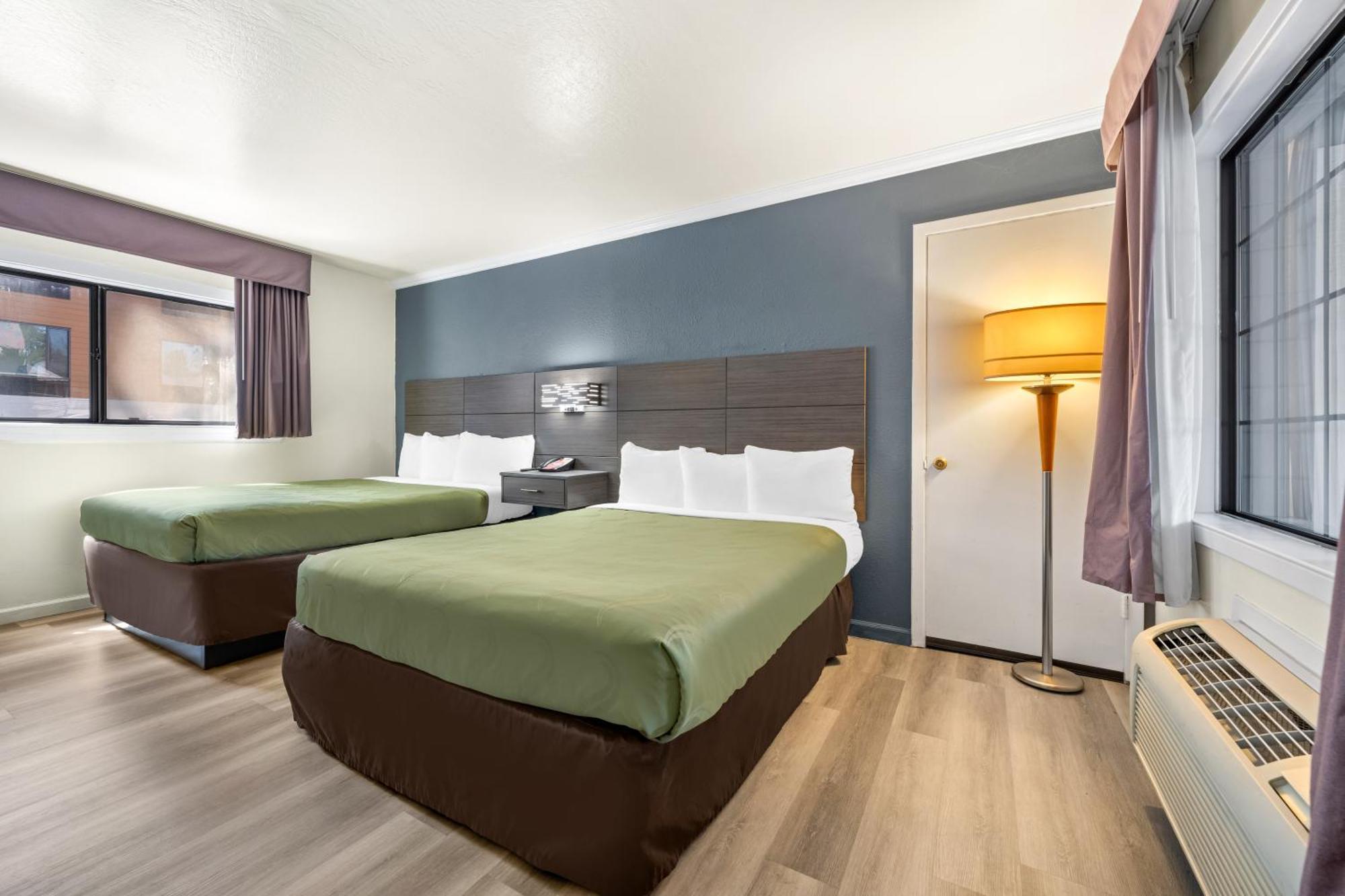Hotel Econo & Heavenly Village Area