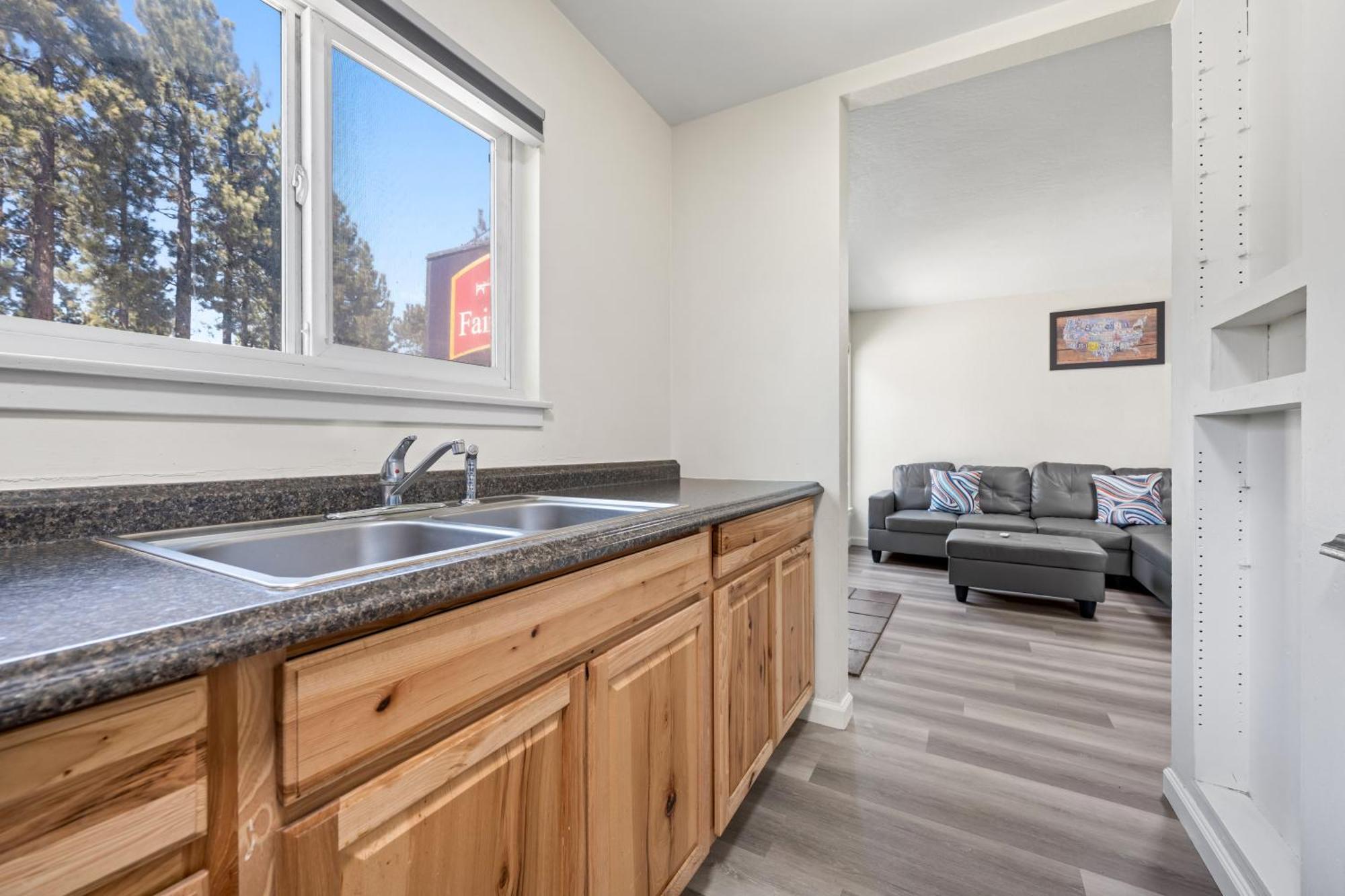 Econo & Heavenly Village Area Hotel South Lake Tahoe
