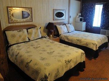 Pinewood Motel