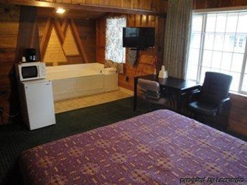 Pinewood Motel *