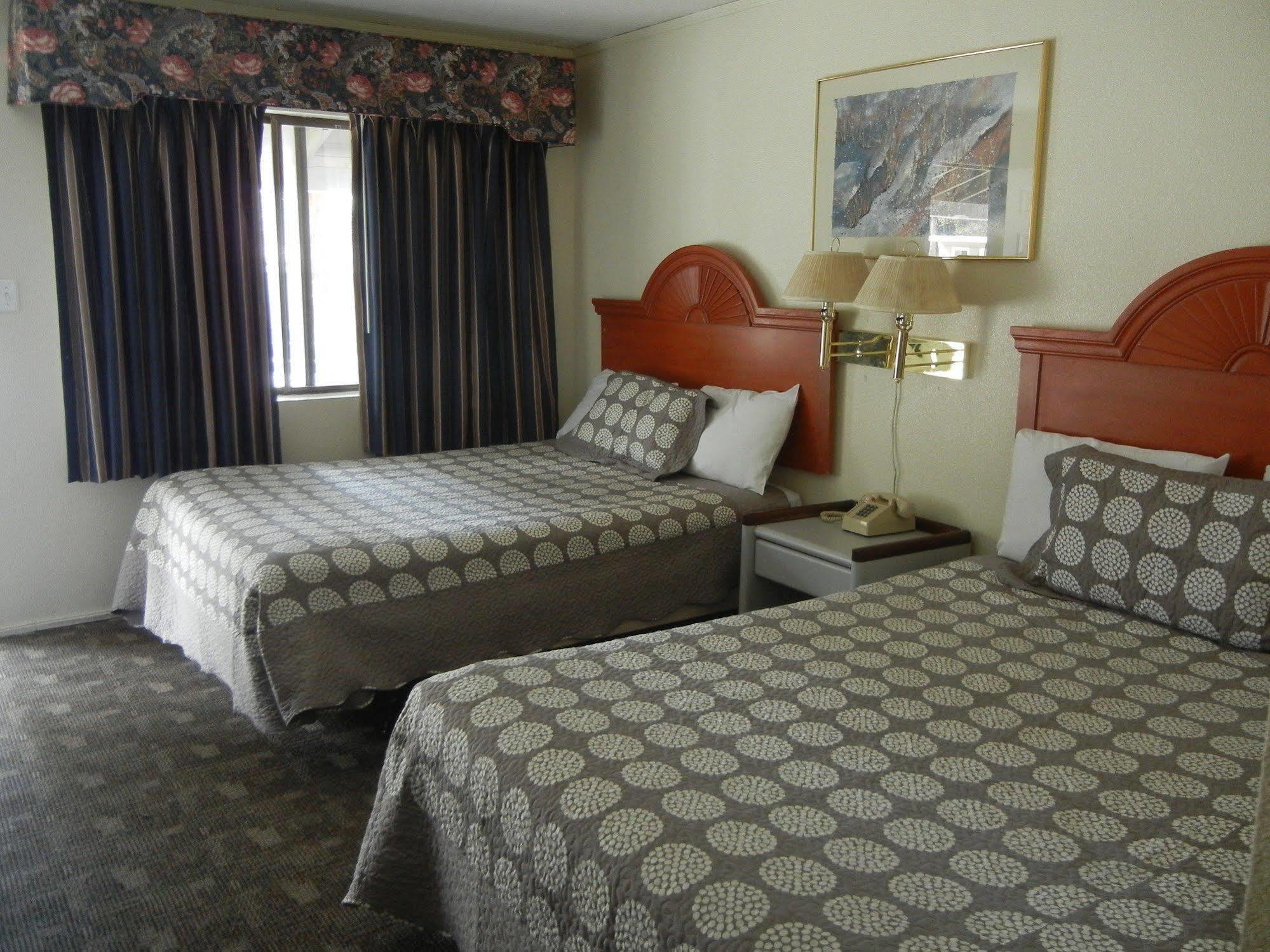 Tahoe Hacienda Motel 2*