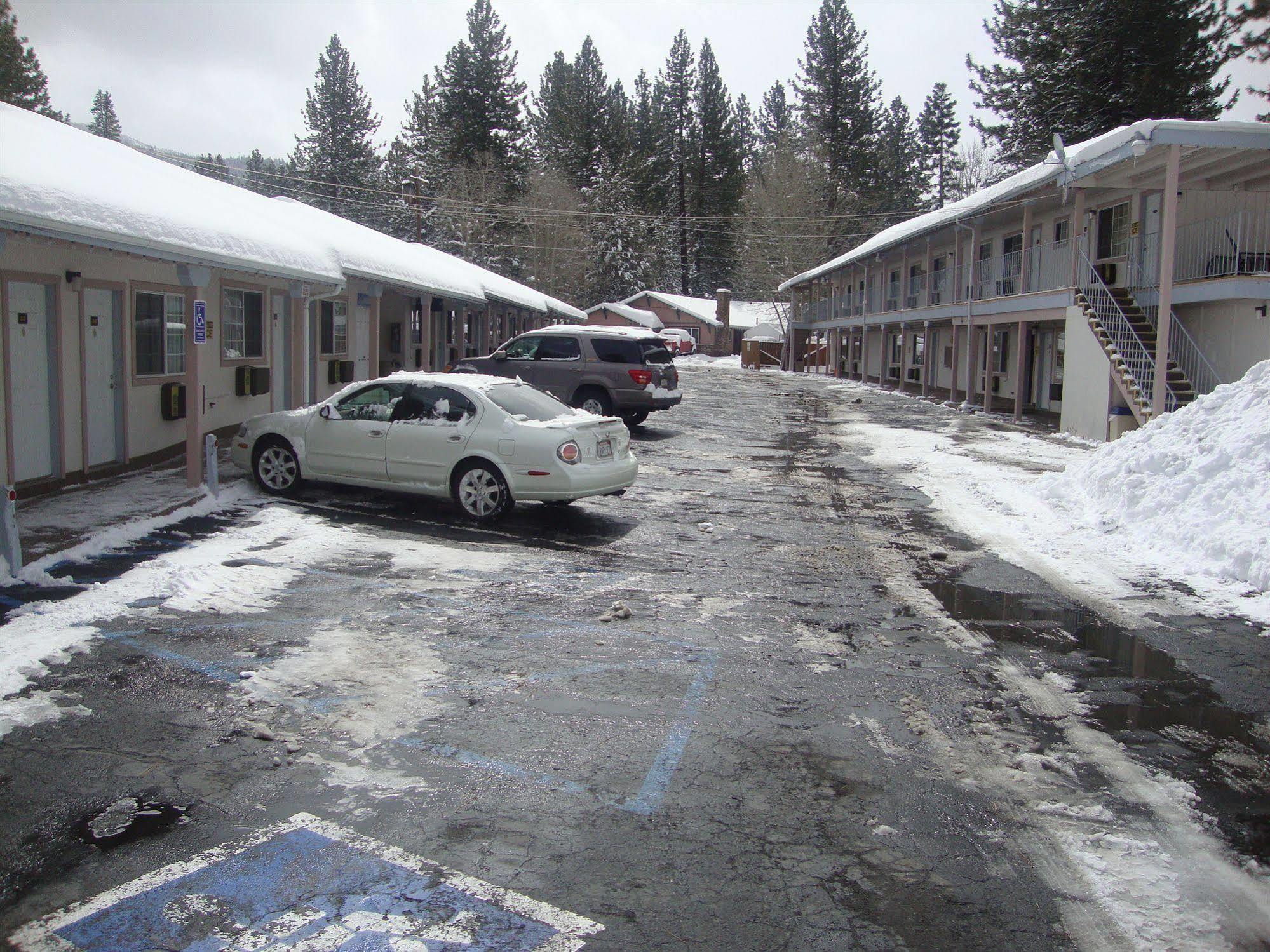 Motel Bluebird Day & 2*