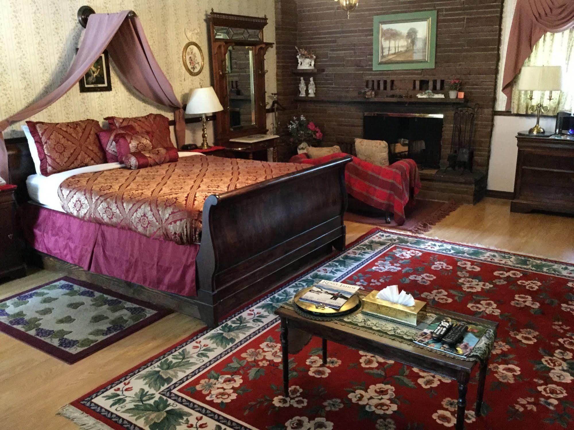 Hotel Econo & Heavenly Village Area