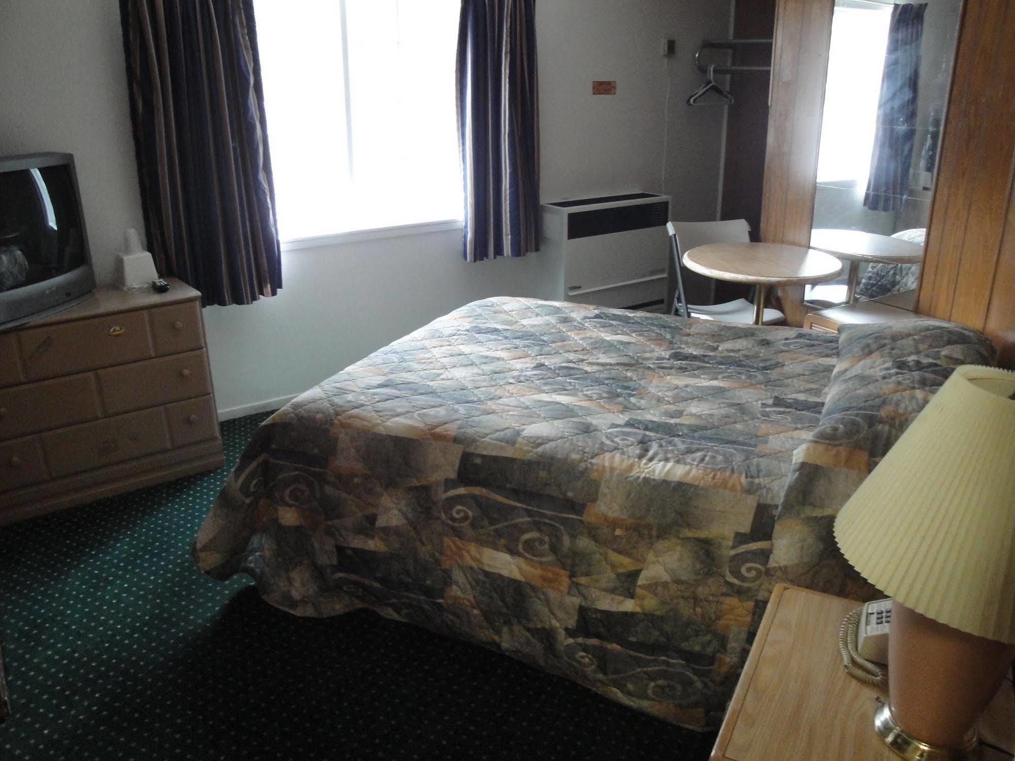 Pinewood Motel *
