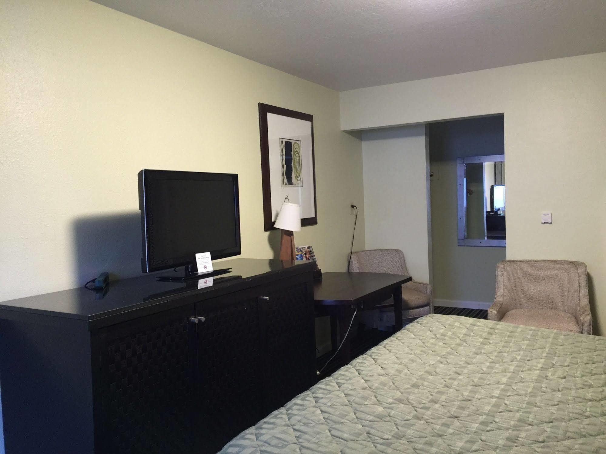 Hotel Econo & Heavenly Village Area