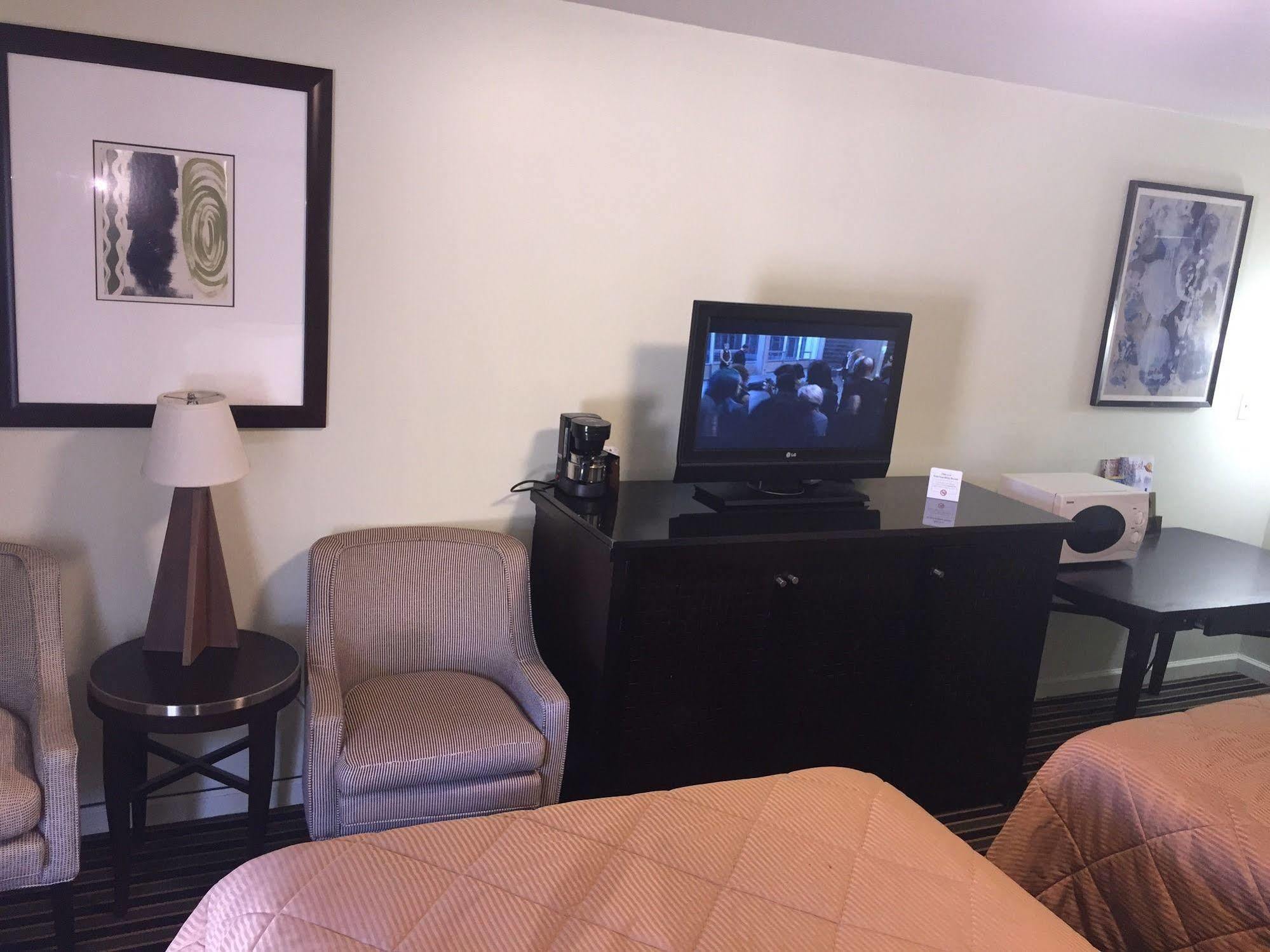 Hotel Econo & Heavenly Village Area